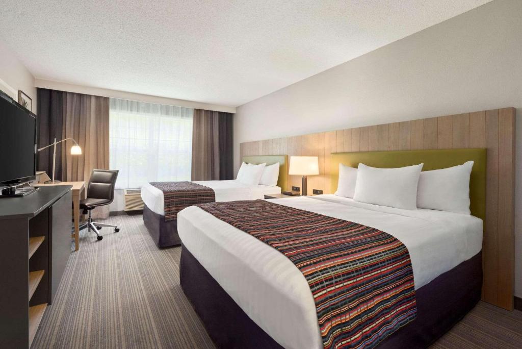 Country Inn & Suites by Radisson, Decorah, IA photo 2