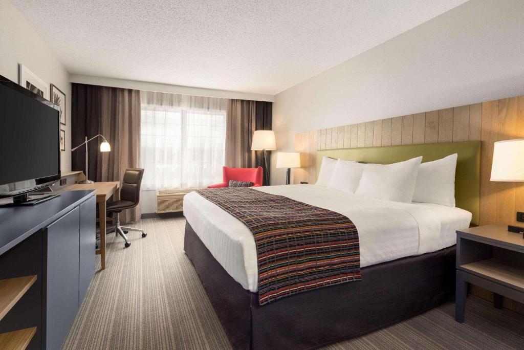Country Inn & Suites by Radisson, Decorah, IA photo 3