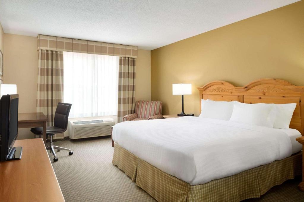 Country Inn & Suites by Radisson, Grinnell, IA photo 1