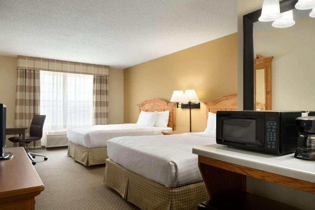 Country Inn & Suites by Radisson, Grinnell, IA photo 2
