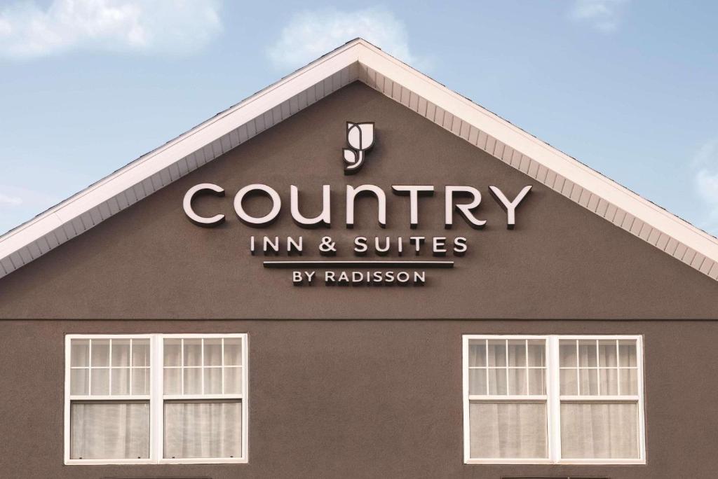 Country Inn & Suites by Radisson, Dubuque, IA photo 1