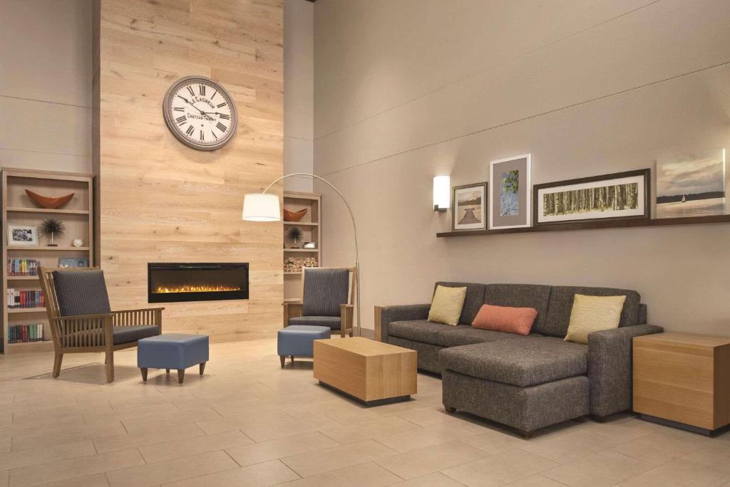 Country Inn & Suites by Radisson, Dubuque, IA photo 2