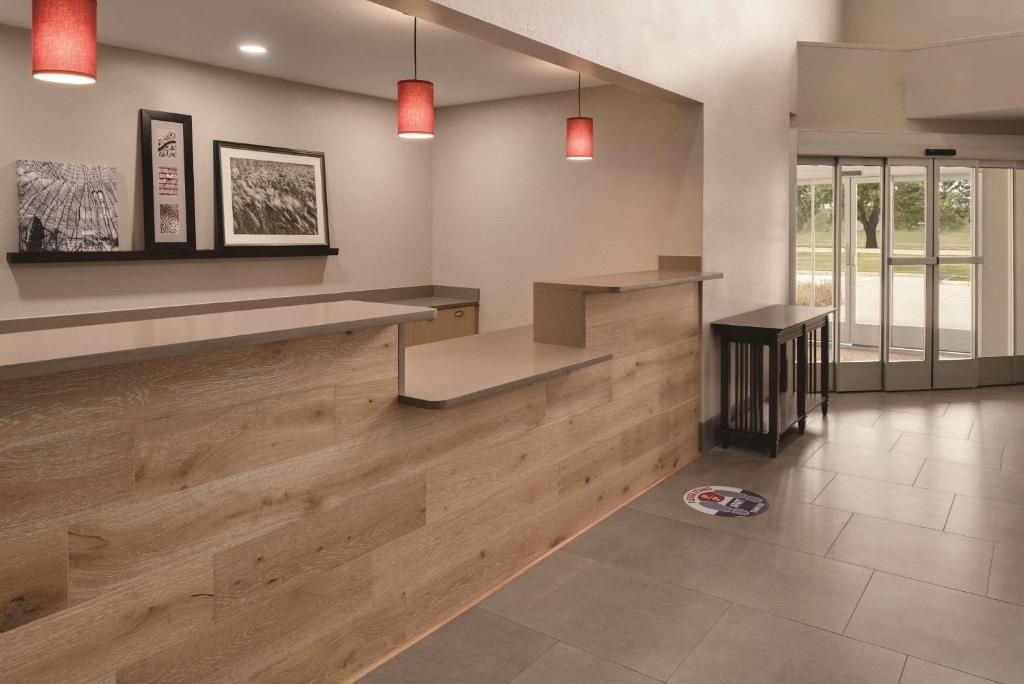 Country Inn & Suites by Radisson, Cedar Falls, IA photo 1