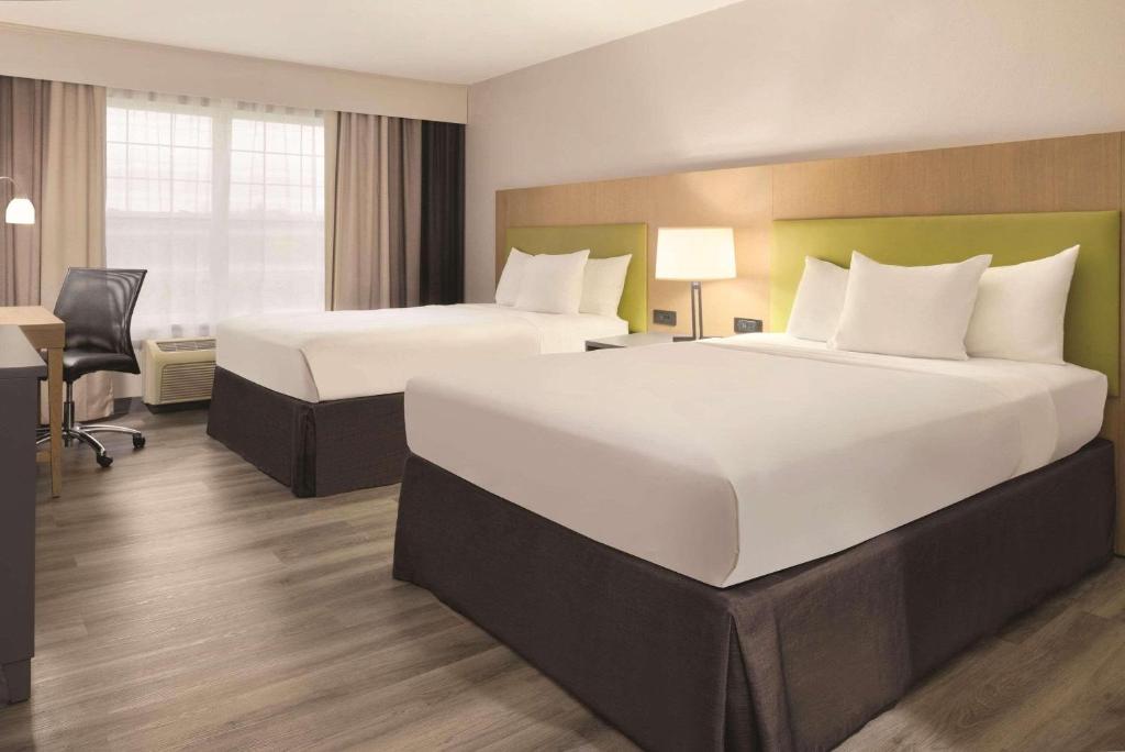 Country Inn & Suites by Radisson, Cedar Falls, IA photo 4