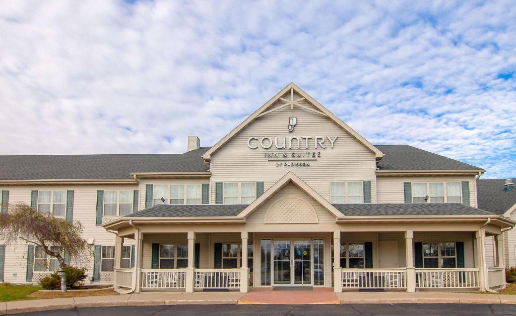 Country Inn & Suites by Radisson, Stockton, IL image