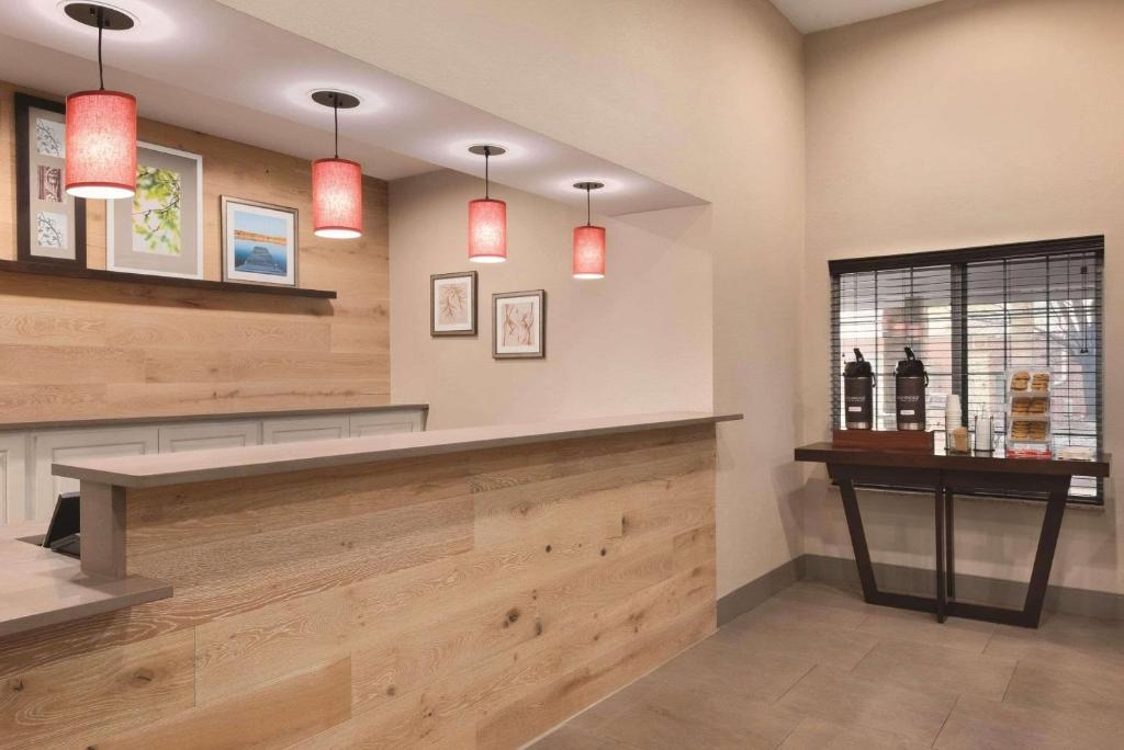Country Inn & Suites by Radisson, Merrillville, IN photo 1