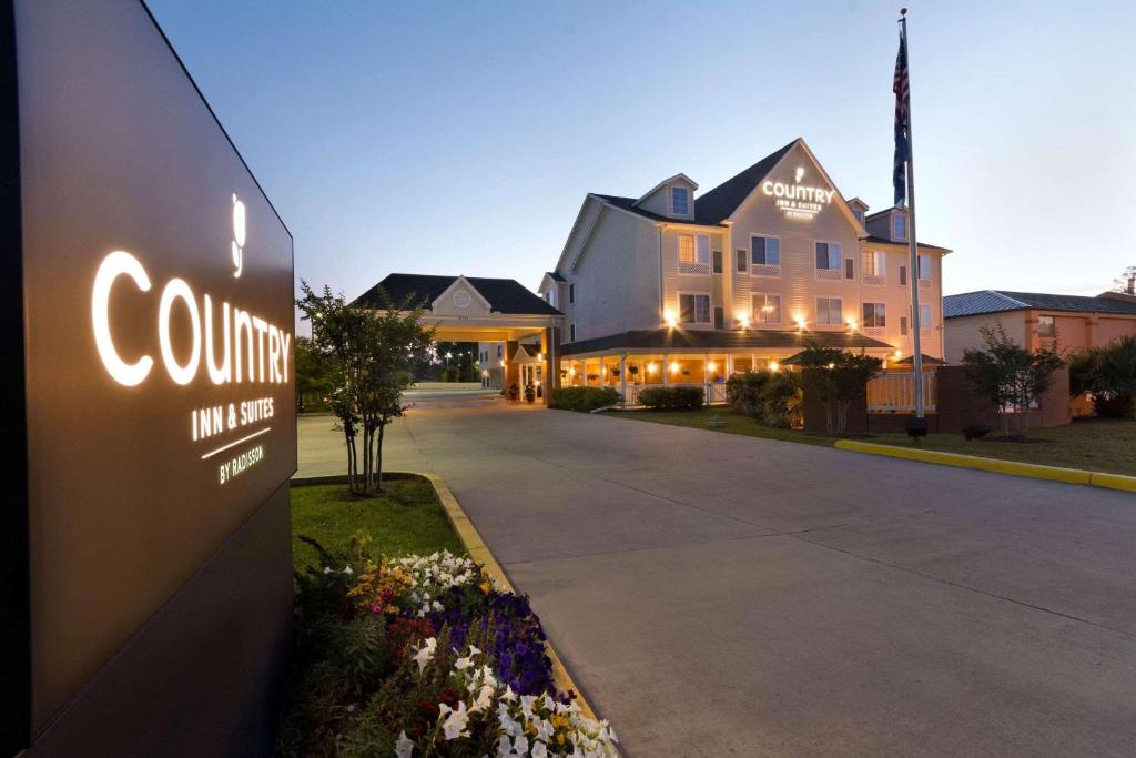 Country Inn & Suites by Radisson, Covington, LA image