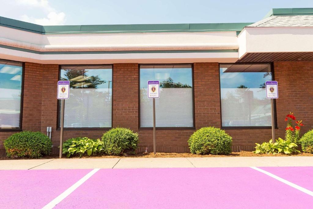 Country Inn & Suites by Radisson, Traverse City, MI photo 1