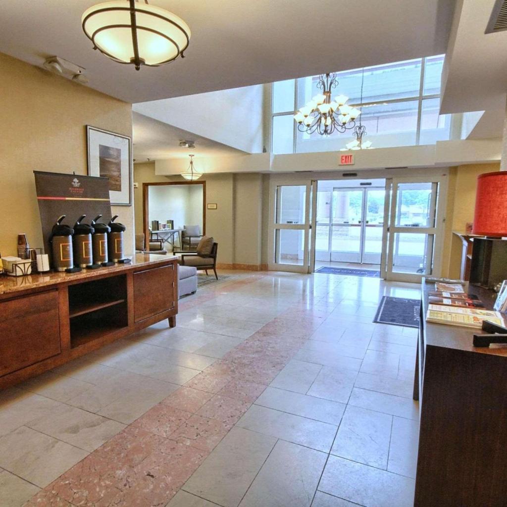 Country Inn & Suites by Radisson, Dearborn, MI photo 2