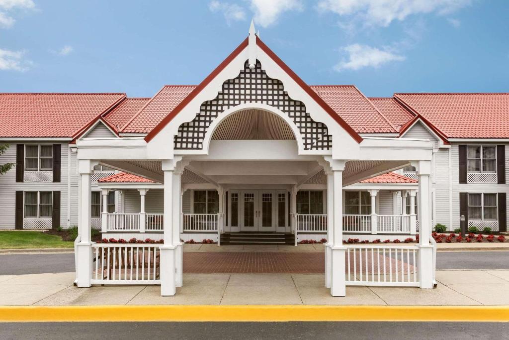 Country Inn & Suites by Radisson, Holland, MI photo 1
