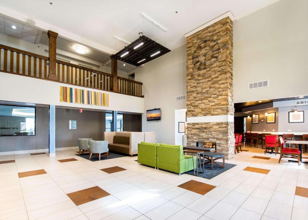 Country Inn & Suites by Radisson, South Haven, MI image