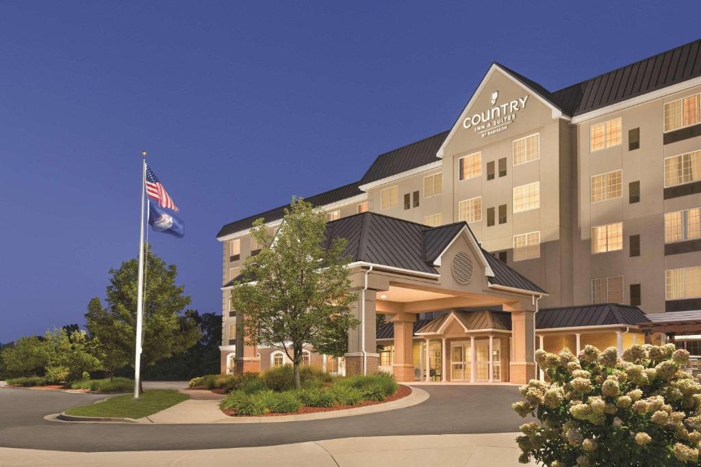 Country Inn & Suites by Radisson, Grand Rapids East, MI image