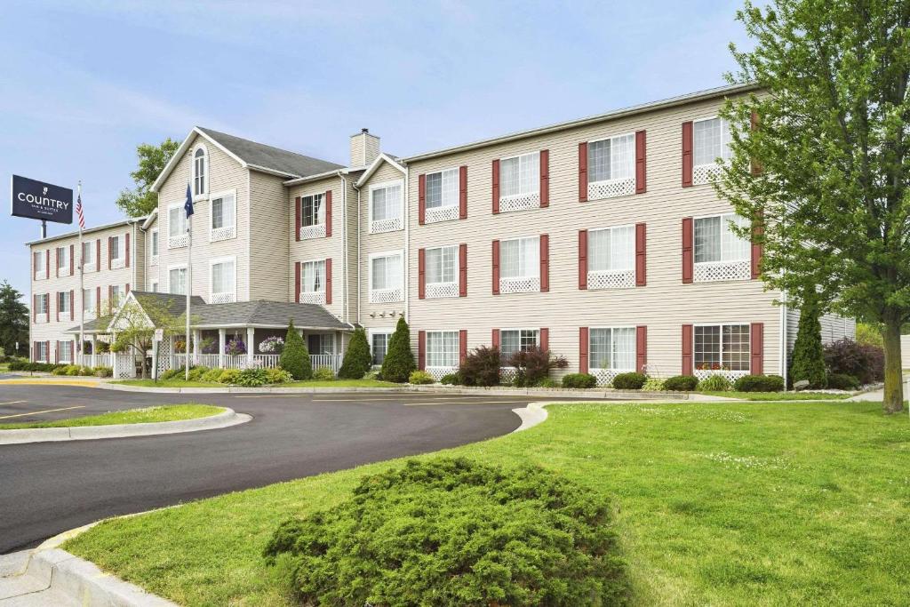 Country Inn & Suites by Radisson, Grand Rapids Airport, MI image