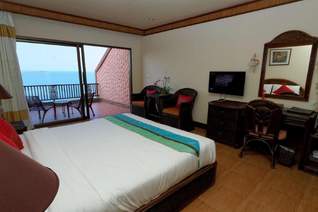 Samui Bayview Resort & Spa - SHA Plus photo 1