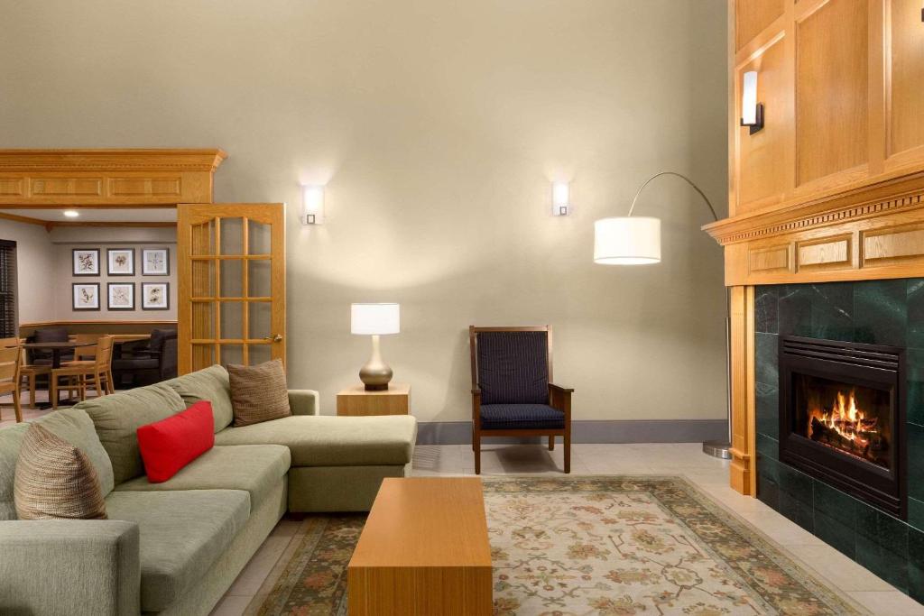 Country Inn & Suites by Radisson, Rochester South, MN photo 2