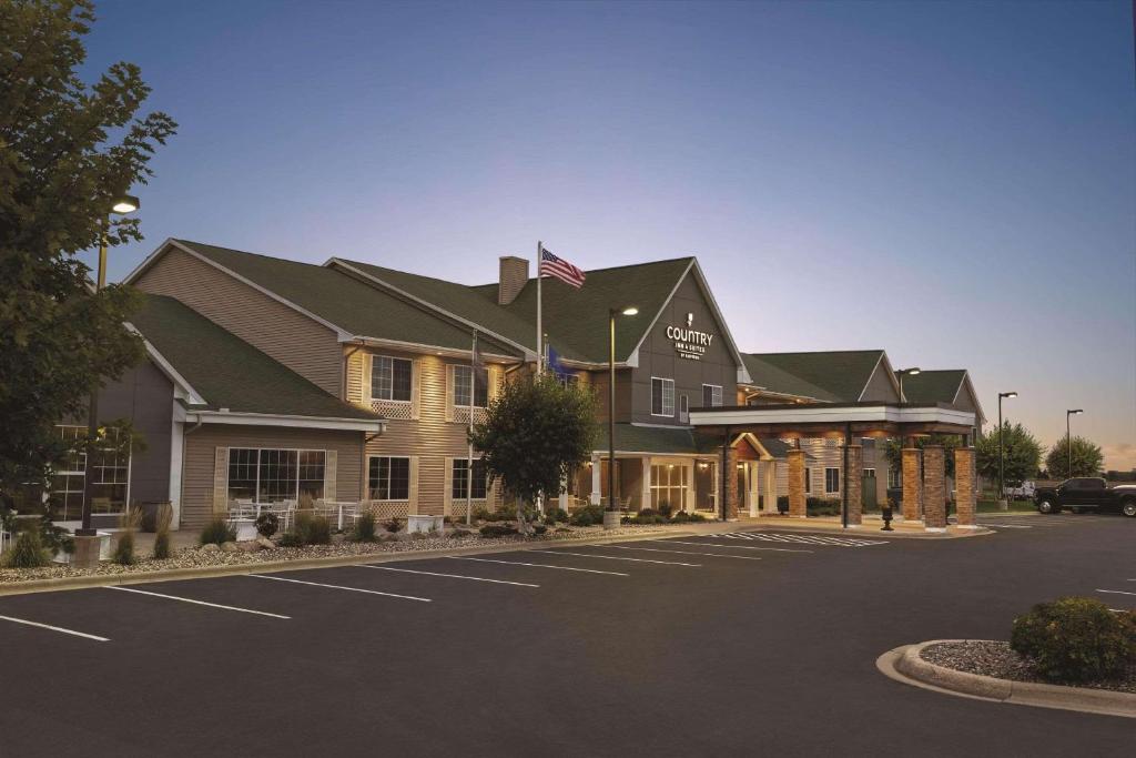 Country Inn & Suites by Radisson, Willmar, MN photo 2