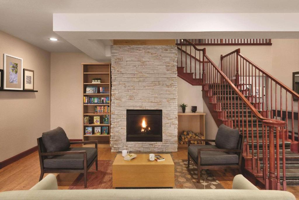 Country Inn & Suites by Radisson, Willmar, MN photo 3