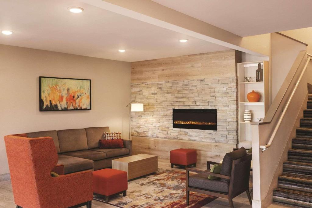 Country Inn & Suites by Radisson, Albert Lea, MN photo 2