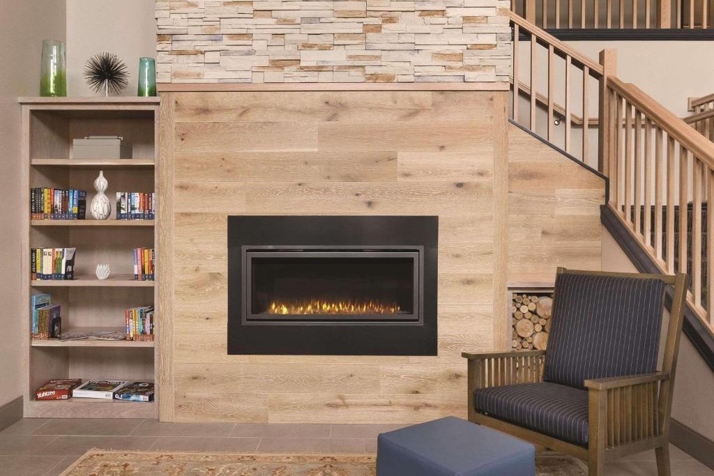 Country Inn & Suites by Radisson, Detroit Lakes, MN photo 1