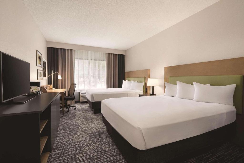 Country Inn & Suites by Radisson, Detroit Lakes, MN photo 2