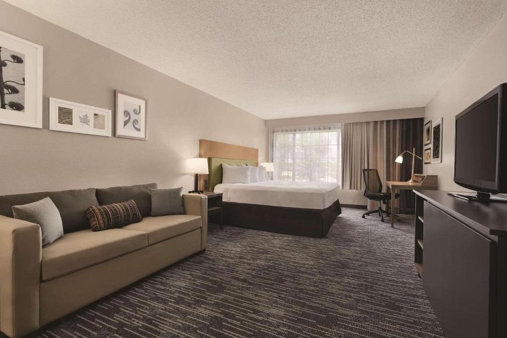 Country Inn & Suites by Radisson, Detroit Lakes, MN photo 4