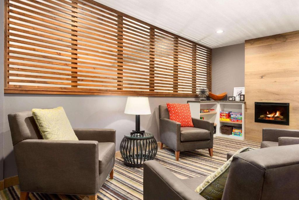 Country Inn & Suites by Radisson, Baxter, MN photo 1