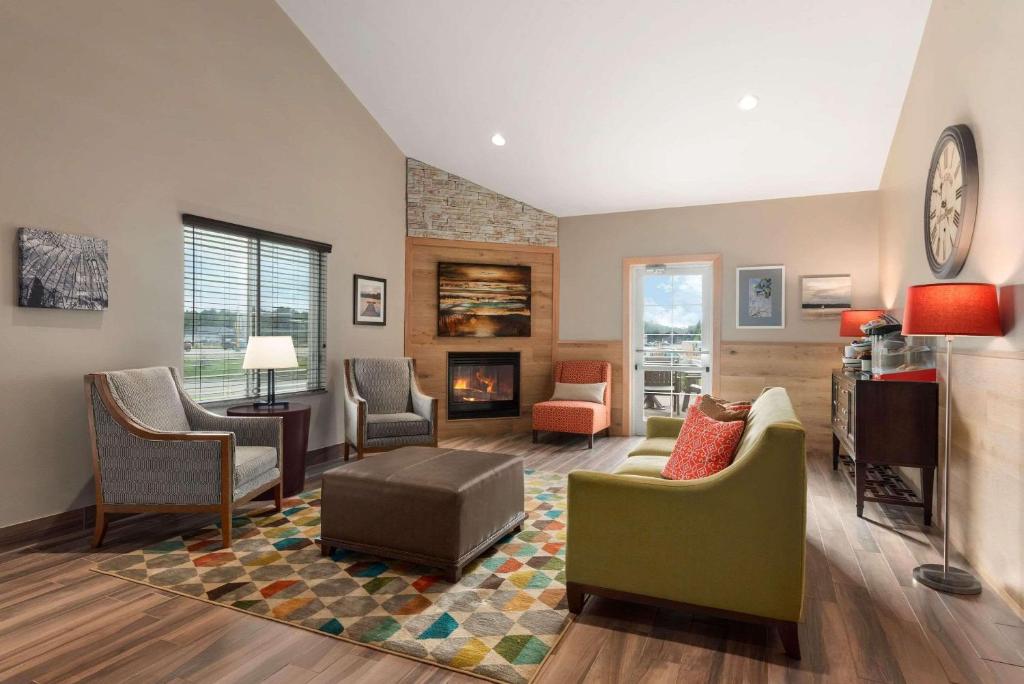 Country Inn & Suites by Radisson, Baxter, MN photo 2