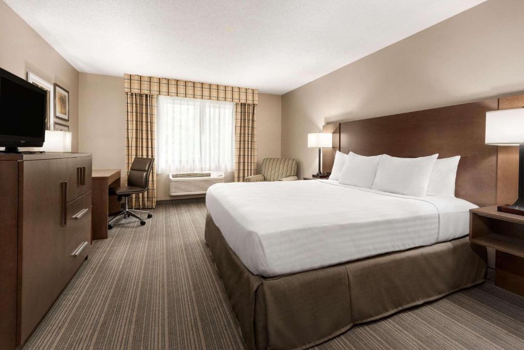 Country Inn & Suites by Radisson, Baxter, MN photo 3
