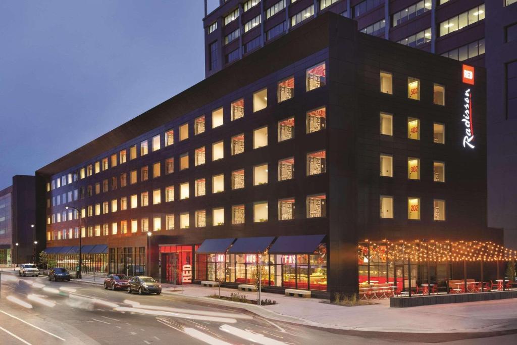 Radisson RED Minneapolis Downtown image