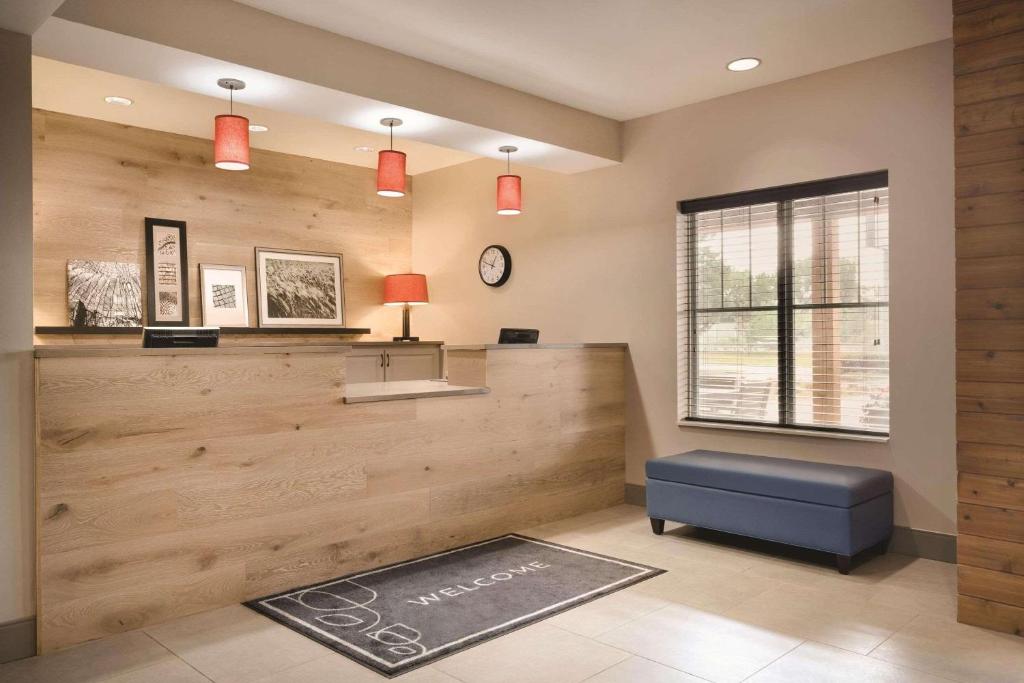 Country Inn & Suites by Radisson, Brooklyn Center, MN photo 2