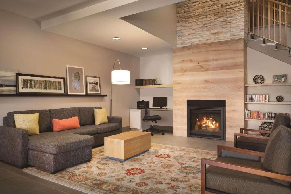 Country Inn & Suites by Radisson, Brooklyn Center, MN photo 3