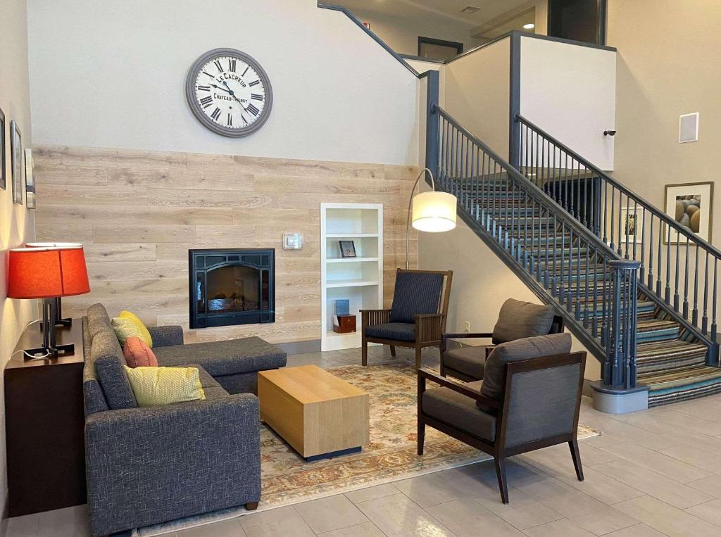Country Inn & Suites by Radisson, Nevada, MO photo 1