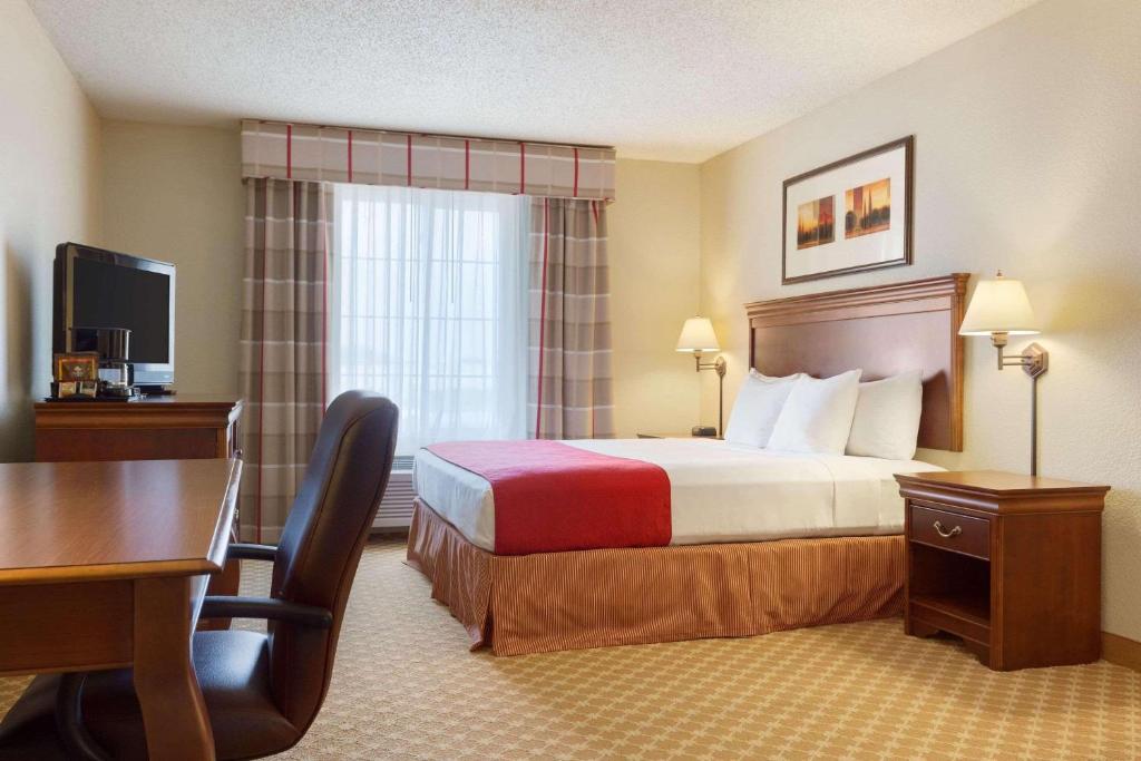 Country Inn & Suites by Radisson, Nevada, MO photo 2