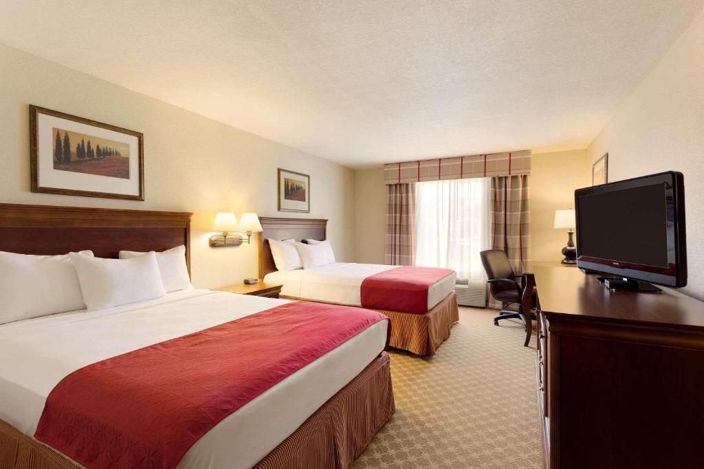 Country Inn & Suites by Radisson, Nevada, MO photo 3