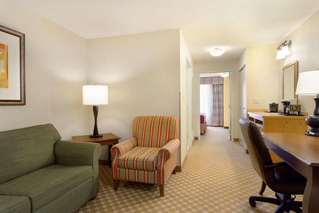 Country Inn & Suites by Radisson, Nevada, MO photo 4
