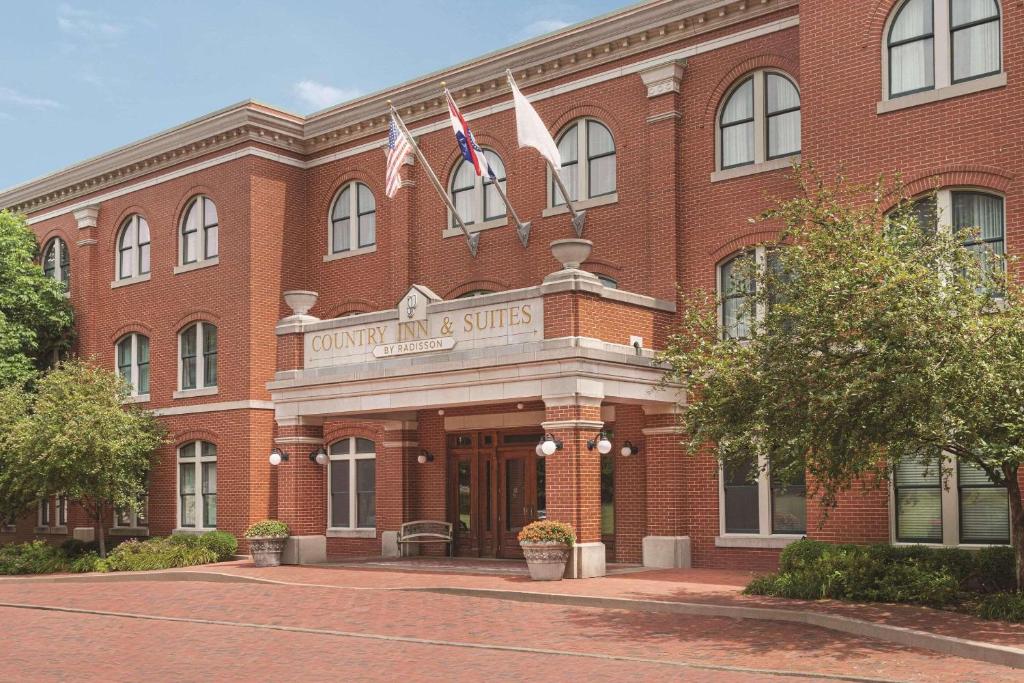 Country Inn & Suites by Radisson, St. Charles, MO image