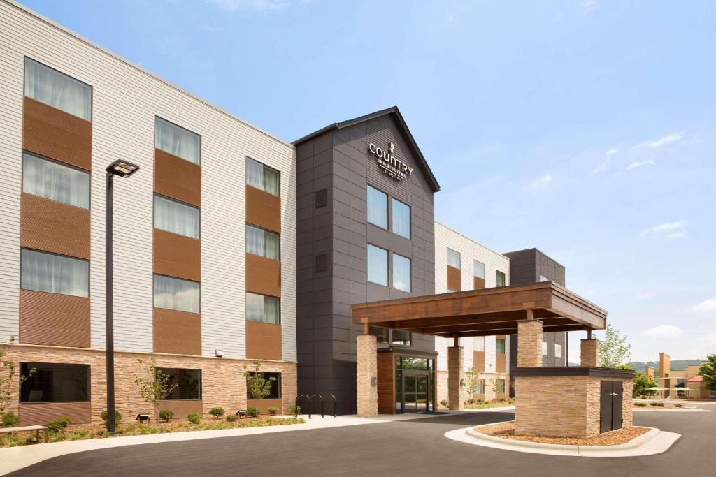 Country Inn & Suites by Radisson Asheville River Arts District image