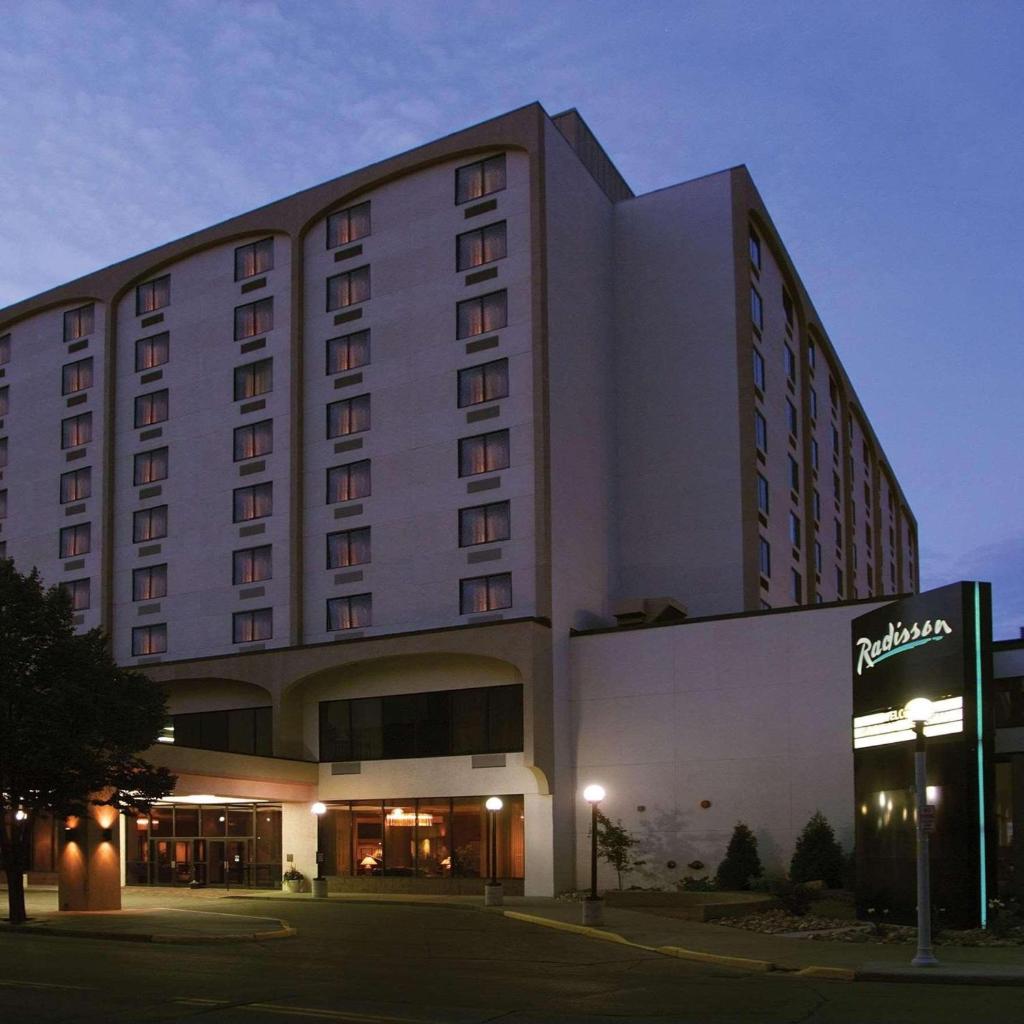Radisson Hotel Bismarck image