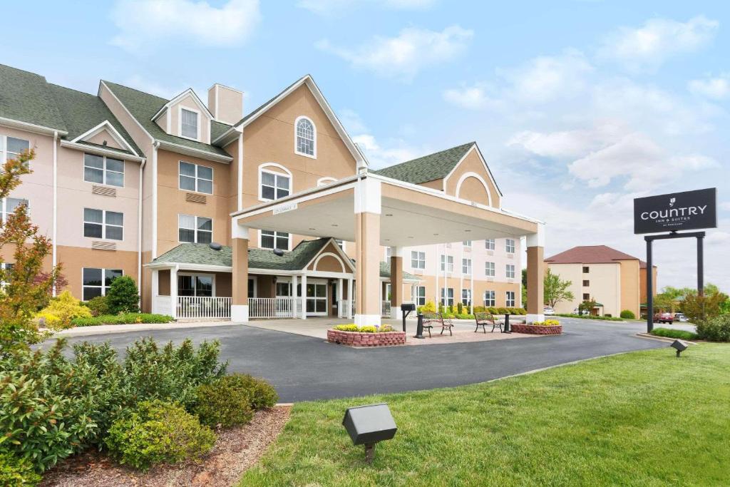 Country Inn & Suites by Radisson, Burlington (Elon), NC image