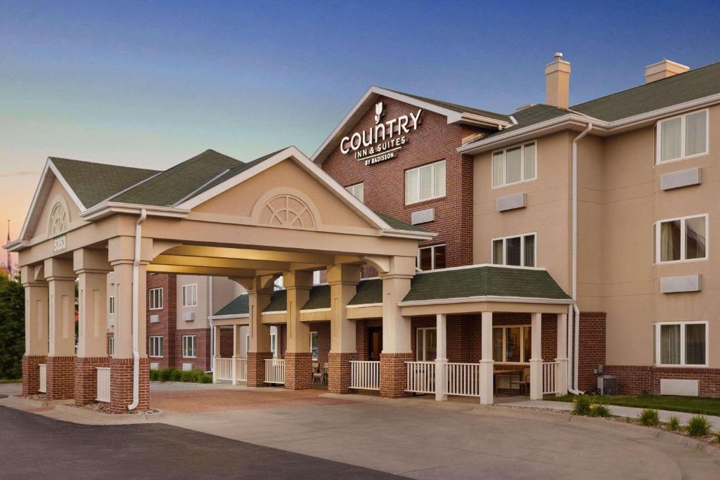 Country Inn & Suites by Radisson, Lincoln North Hotel and Conference Center, NE image