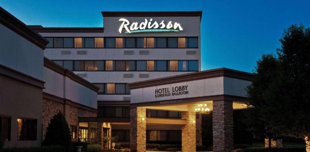 Radisson Hotel Freehold image