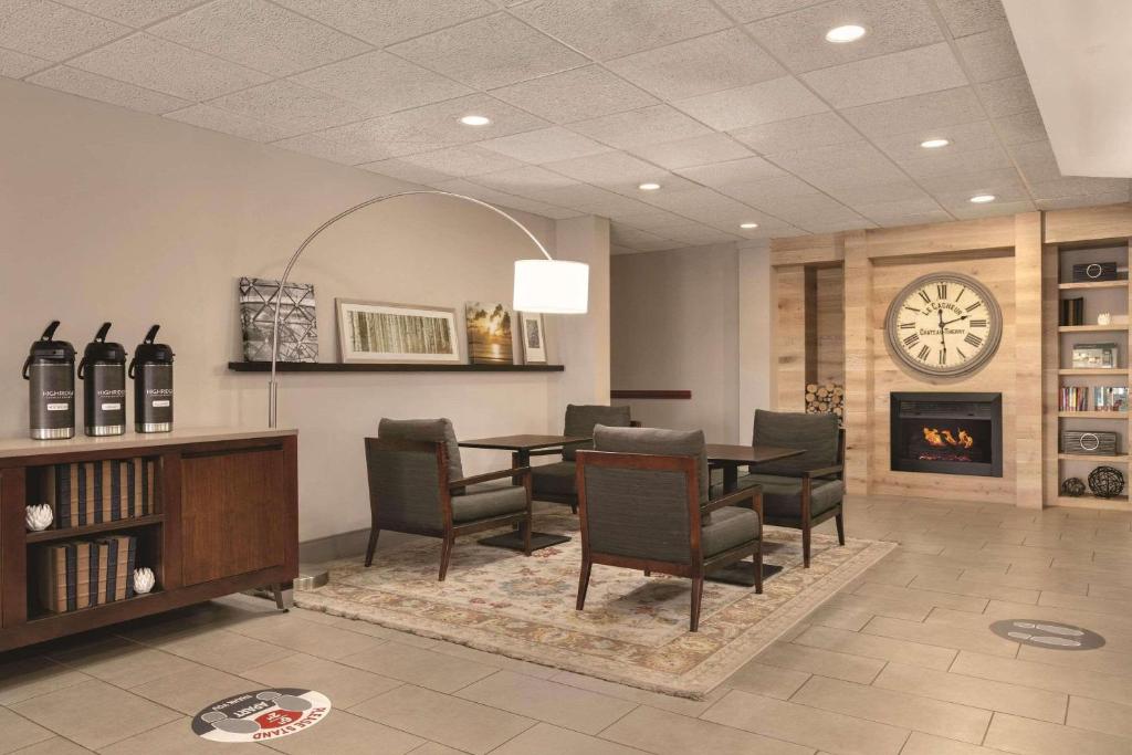 Country Inn & Suites by Radisson, Port Clinton, OH photo 4