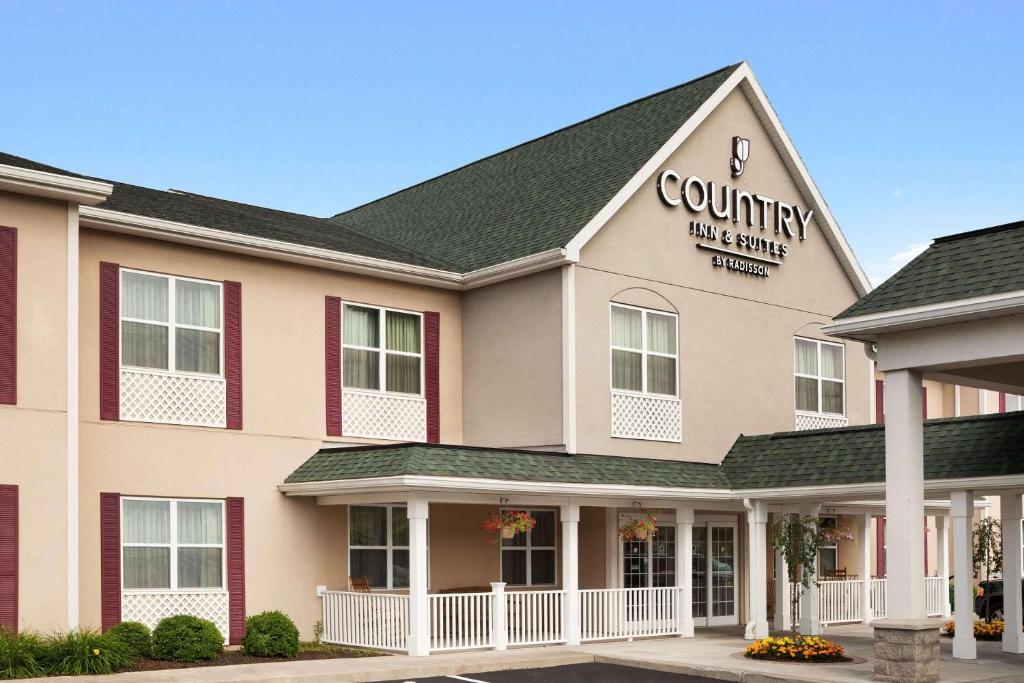Country Inn & Suites by Radisson, Ithaca, NY image