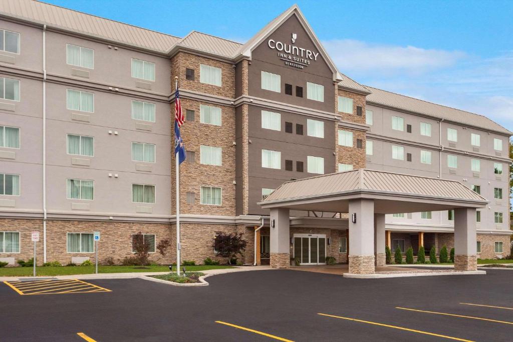 Country Inn & Suites by Radisson, Buffalo South I-90, NY image