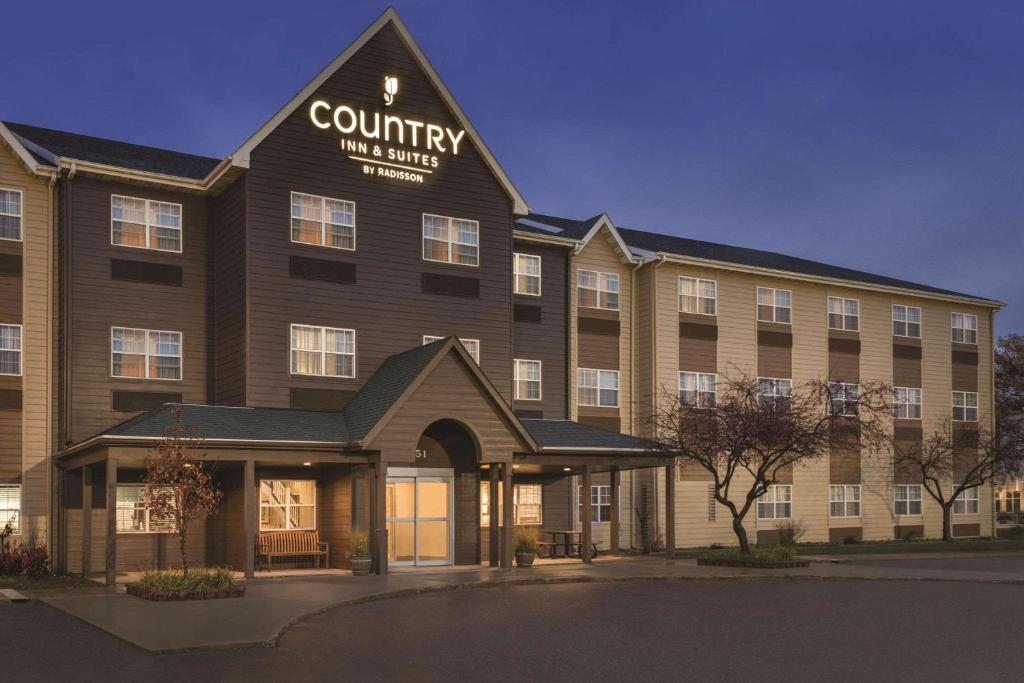 Country Inn & Suites by Radisson, Dakota Dunes, SD image