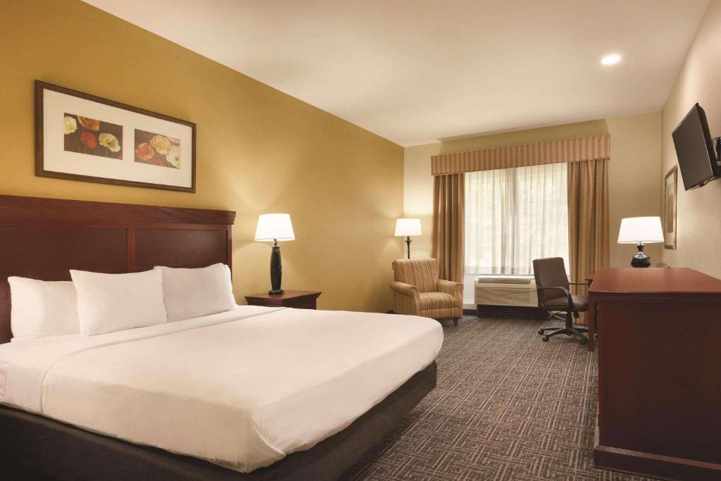 Country Inn & Suites by Radisson, Goodlettsville, TN photo 3