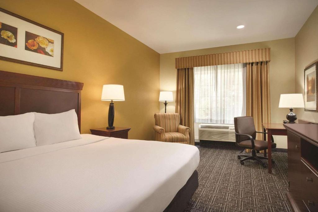 Country Inn & Suites by Radisson, Goodlettsville, TN photo 4