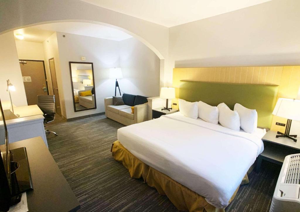 Country Inn & Suites by Radisson, Fort Worth West l-30 NAS JRB photo 3