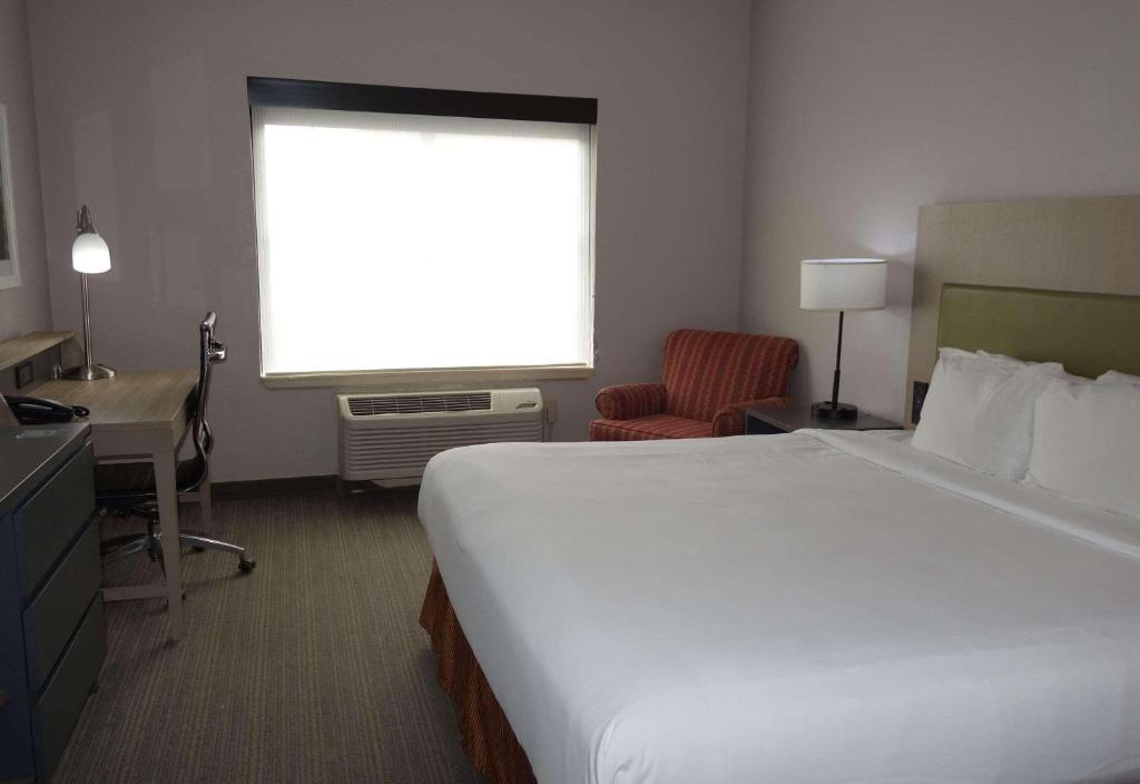 Country Inn & Suites by Radisson, Round Rock, TX photo 4