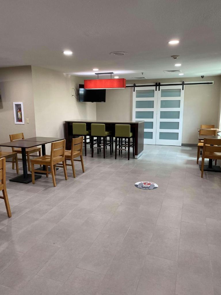 Country Inn & Suites by Radisson, Fort Worth, TX photo 2